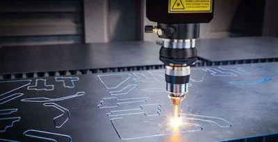 الة الحفر والقص بالليزر