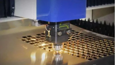 آلة الحفر والقص بالليزر