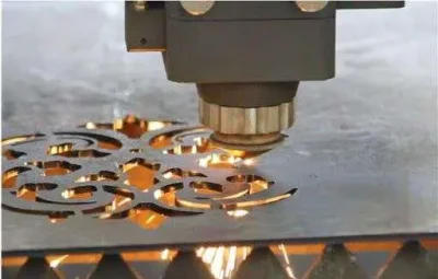 الة القص بالليزر