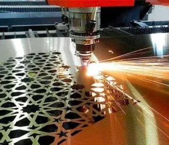 الة قص الليزر