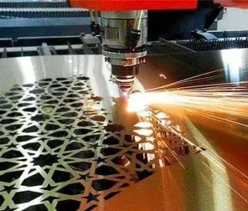 الة قص الليزر