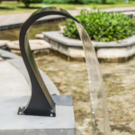 مصب شلال مسبح أسود